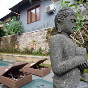 https://jiwas-house.ubudhotelsnow.com